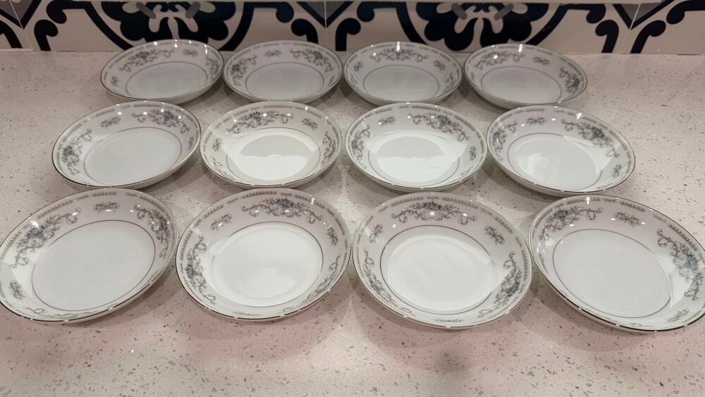 12 Diane Japan Fruit Dessert Bowls 5.5” Blue Floral Platinum Trim Vintage
